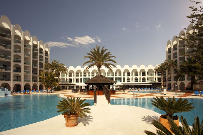 Imagen de la piscina del Aparthotel Ona Marinas de Nerja. Foto 19