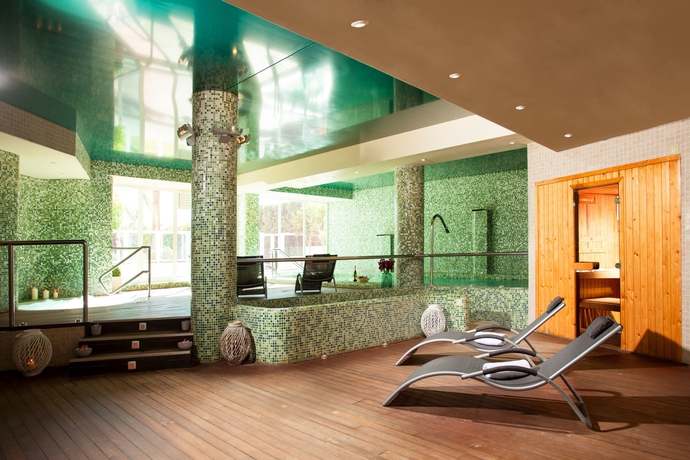 Imagen de la piscina del Aparthotel Ona Marinas de Nerja. Foto 21