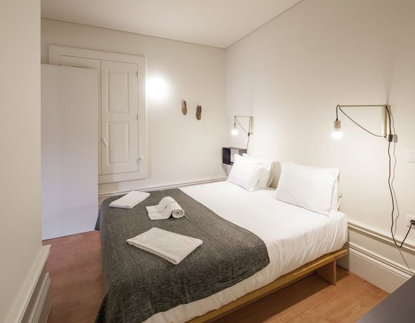Imagen de la habitación del Aparthotel Oporto Alves da Veiga. Foto 2