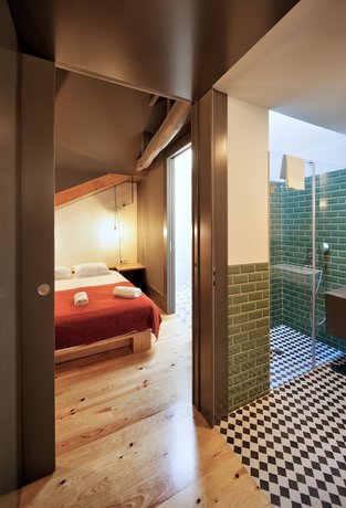 Imagen de la habitación del Aparthotel Oporto Batalha. Foto 13