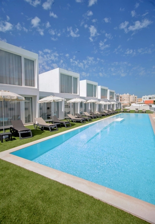 Imagen de la piscina del Aparthotel Oura Senses. Foto 5