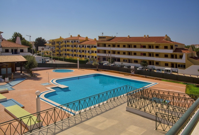 Imagen de la piscina del Aparthotel Ourabay. Foto 9