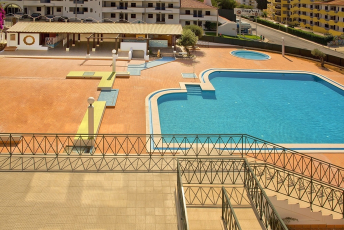 Imagen de la piscina del Aparthotel Ourabay. Foto 11