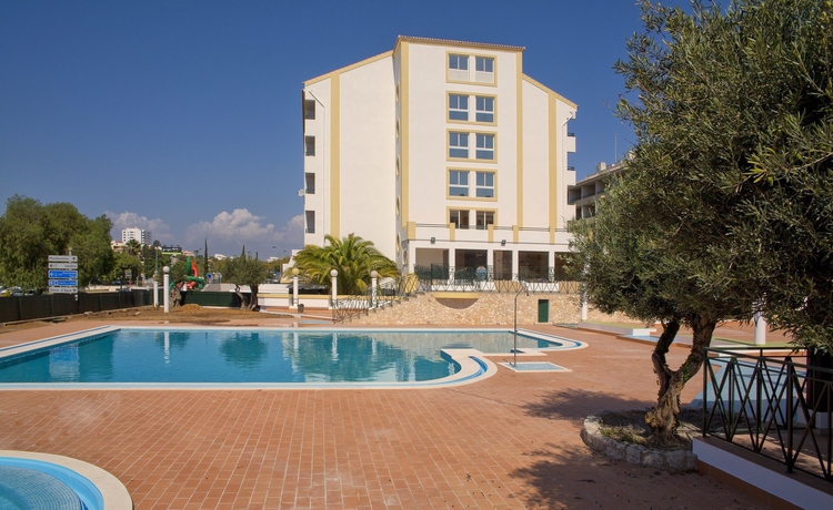 Imagen de los exteriores del Aparthotel Ourabay. Foto 3