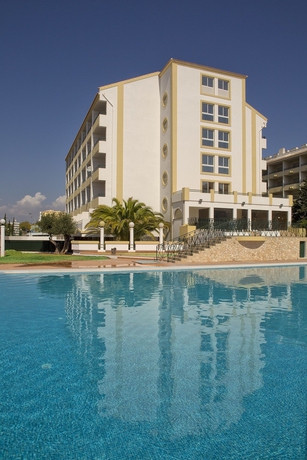 Imagen de la piscina del Aparthotel Ourabay. Foto 12