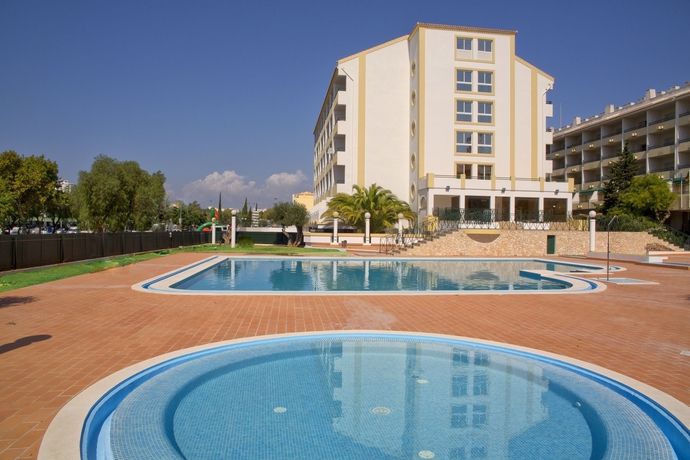 Imagen de la piscina del Aparthotel Ourabay. Foto 13