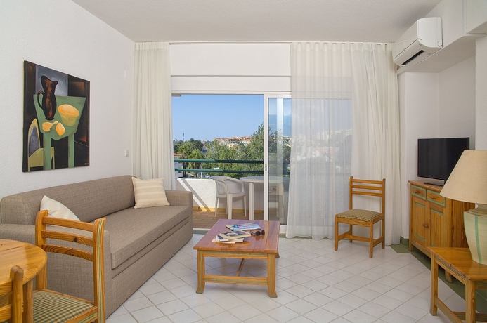 Imagen de los interiores del Aparthotel Ourabay. Foto 5