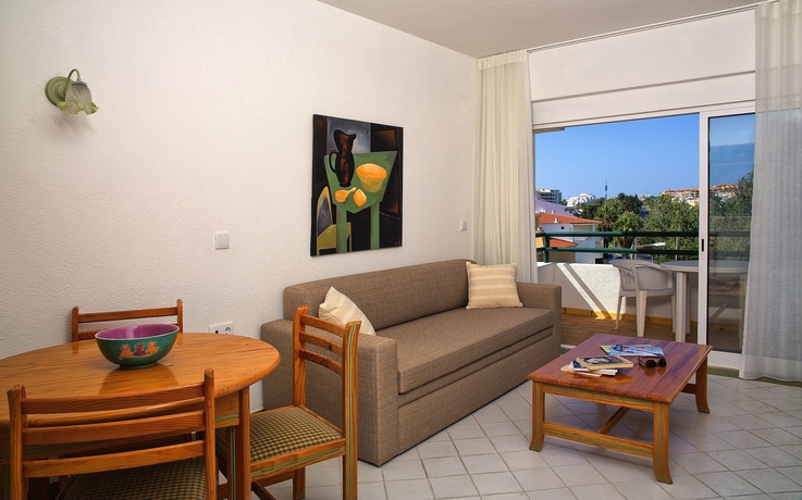 Imagen de los interiores del Aparthotel Ourabay. Foto 6