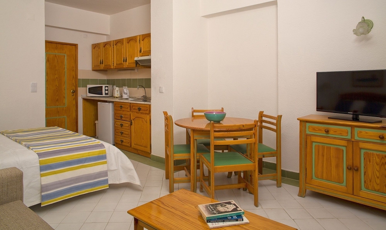 Imagen de la habitación del Aparthotel Ourabay. Foto 1