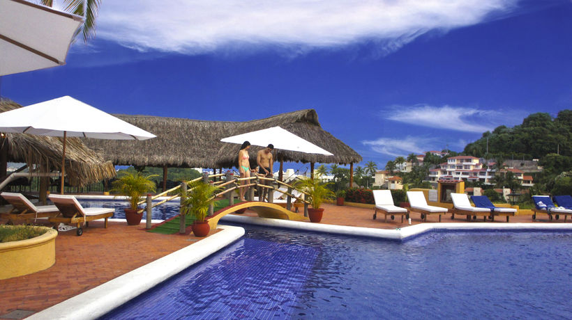 Imagen de la piscina del Aparthotel PLAZA TUCANES. Foto 9