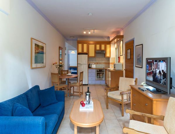 Imagen general del Aparthotel Paphos Gardens Holiday Resort. Foto 1