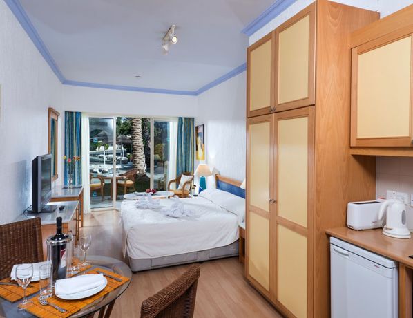 Imagen general del Aparthotel Paphos Gardens Holiday Resort. Foto 4