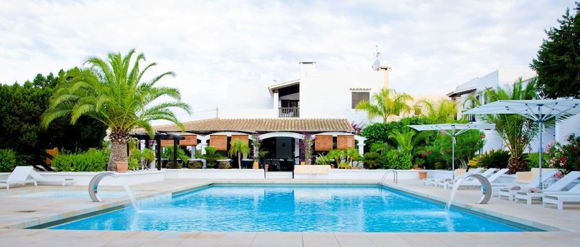 Imagen de la piscina del Aparthotel Para&iacute;so De Los Pinos Apartamentos. Foto 18