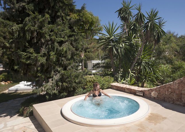 Imagen de la piscina del Aparthotel Para&iacute;so De Los Pinos Apartamentos. Foto 19