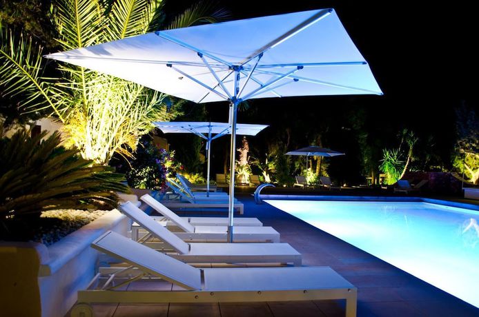 Imagen de la piscina del Aparthotel Para&iacute;so De Los Pinos Apartamentos. Foto 20