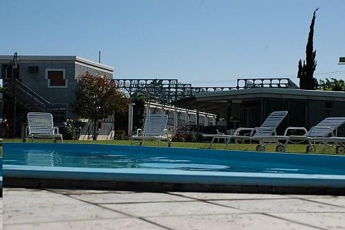 Imagen de la piscina del Aparthotel Parque Apart Hotel. Foto 10