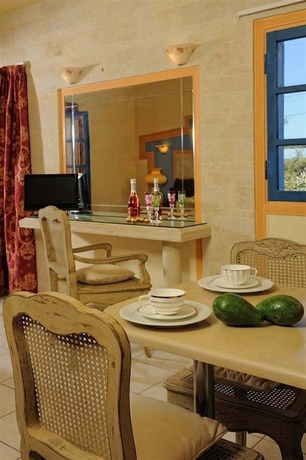 Imagen de la habitación del Aparthotel Parthenis and Suites. Foto 11