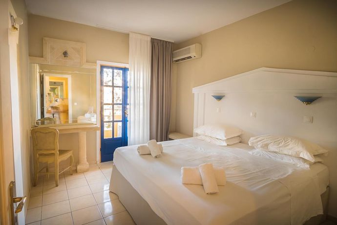 Imagen de la habitación del Aparthotel Parthenis and Suites. Foto 14