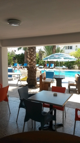 Imagen de la piscina del Aparthotel Pavlinia Hotel Apartments. Foto 17