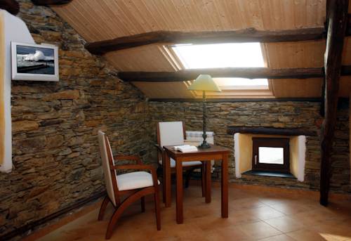 Imagen de la habitación del Aparthotel Penarronda Playa. Foto 8