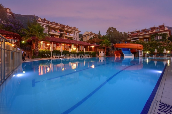 Imagen de la piscina del Aparthotel Perdikia Hill. Foto 18