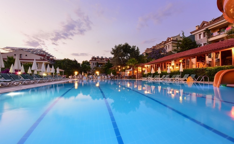 Imagen de la piscina del Aparthotel Perdikia Hill. Foto 19