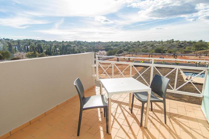 Imagen de los exteriores del Aparthotel Pestana Gramacho Residences. Foto 13