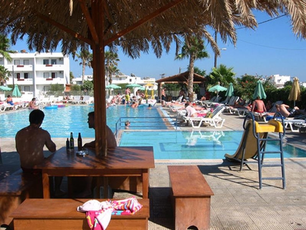 Imagen general del Aparthotel Peters Kool Pool Apartments and Studios. Foto 3