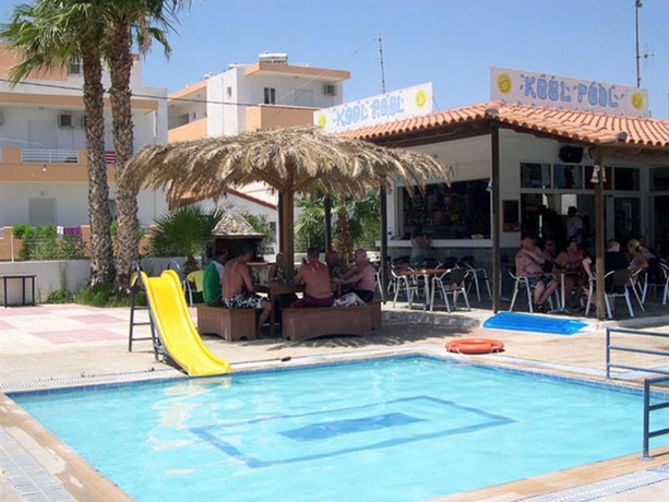 Imagen general del Aparthotel Peters Kool Pool Apartments and Studios. Foto 7