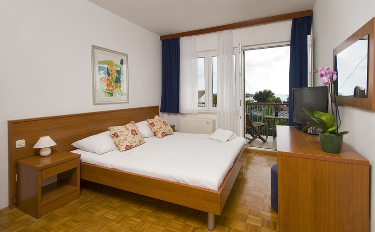 Imagen de la habitación del Aparthotel Pharia. Foto 11