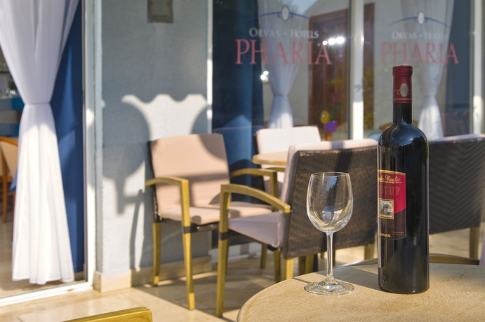 Imagen del bar/restaurante del Aparthotel Pharia. Foto 5