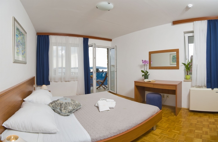 Imagen de la habitación del Aparthotel Pharia. Foto 13