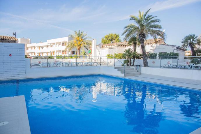 Imagen de la piscina del Aparthotel Pierre & Vacances Mallorca Deya. Foto 19