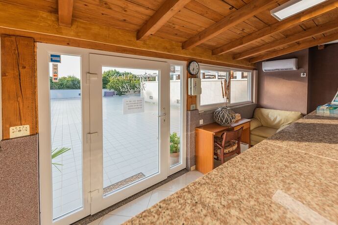 Imagen de los interiores del Aparthotel Plat. Foto 37