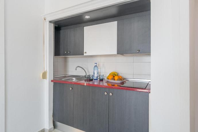 Imagen de la habitación del Aparthotel Playamaro. Foto 2