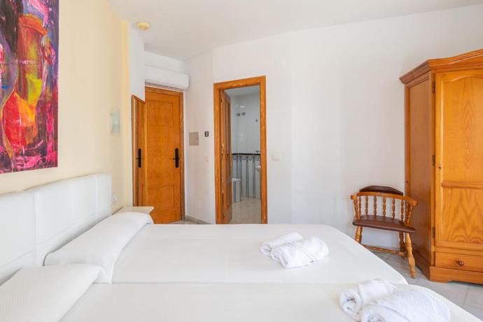 Imagen de la habitación del Aparthotel Playamaro. Foto 11
