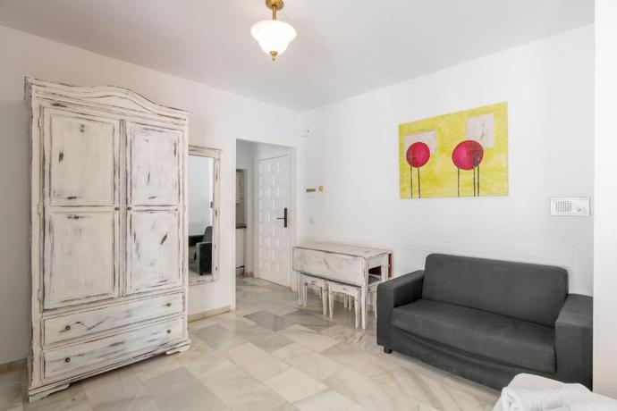 Imagen de la habitación del Aparthotel Playamaro. Foto 12