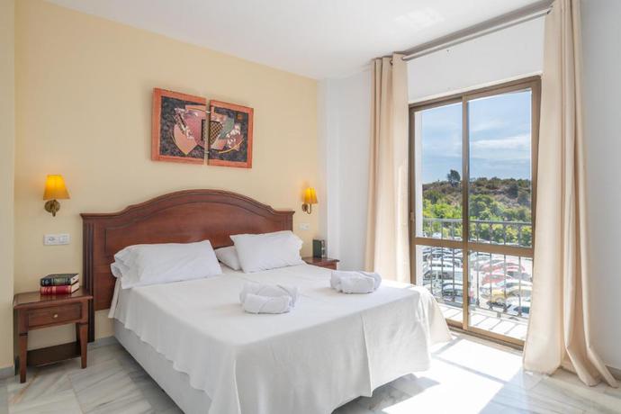 Imagen de la habitación del Aparthotel Playamaro. Foto 13