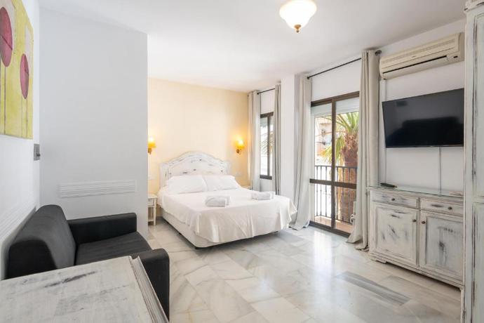 Imagen de la habitación del Aparthotel Playamaro. Foto 14