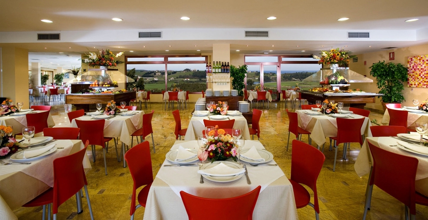 Imagen del bar/restaurante del Aparthotel Playas de Liencres. Foto 2