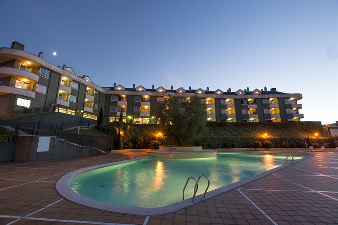 Imagen de la piscina del Aparthotel Playas de Liencres. Foto 14