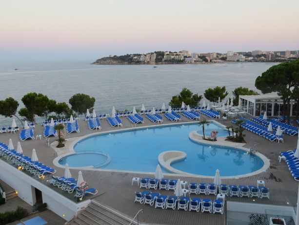 Imagen de la piscina del Aparthotel Ponent Mar. Foto 13