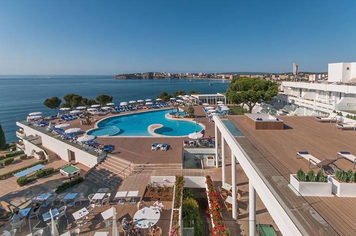 Imagen de la piscina del Aparthotel Ponent Mar. Foto 14