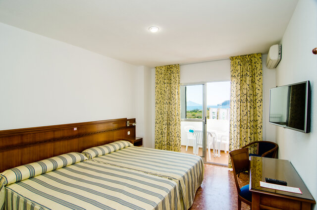 Imagen de la habitación del Aparthotel Port Europa Hotel. Foto 4