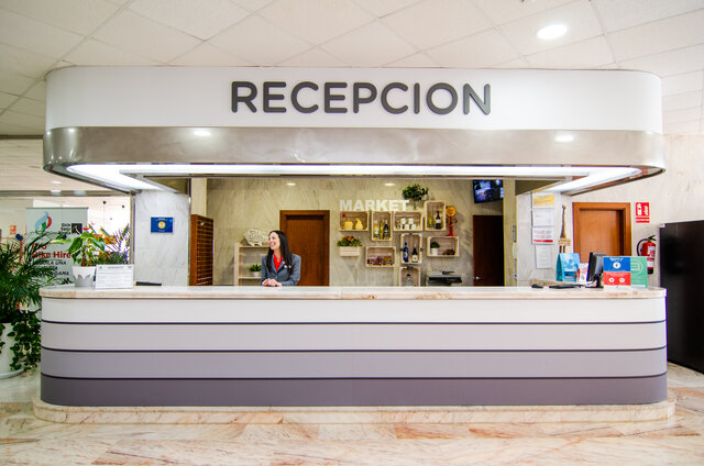 Imagen de los interiores del Aparthotel Port Europa Hotel. Foto 9