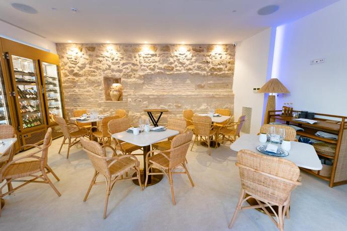 Imagen de los interiores del Aparthotel Porter&iacute;a Santa Clara Boutique By Sojo. Foto 7