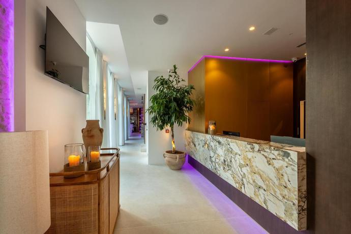 Imagen de los interiores del Aparthotel Porter&iacute;a Santa Clara Boutique By Sojo. Foto 12