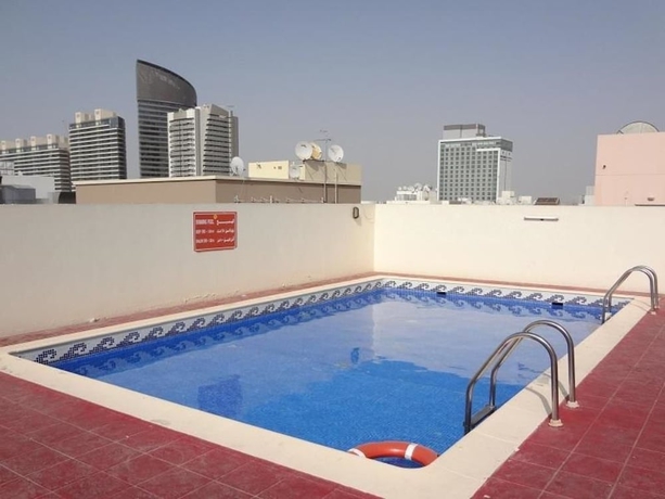 Imagen de la piscina del Aparthotel Premiere Hotel Apartments. Foto 15