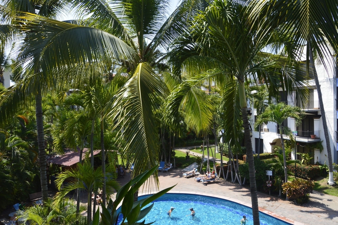 Imagen de la piscina del Aparthotel Puerto De Luna Pet Friendly and Family Suites Hotel. Foto 16