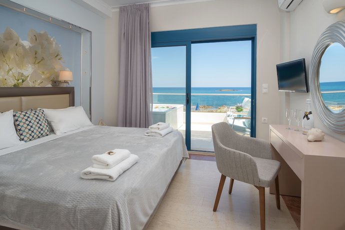 Imagen de la habitación del Aparthotel Pyrgos Beach. Foto 8